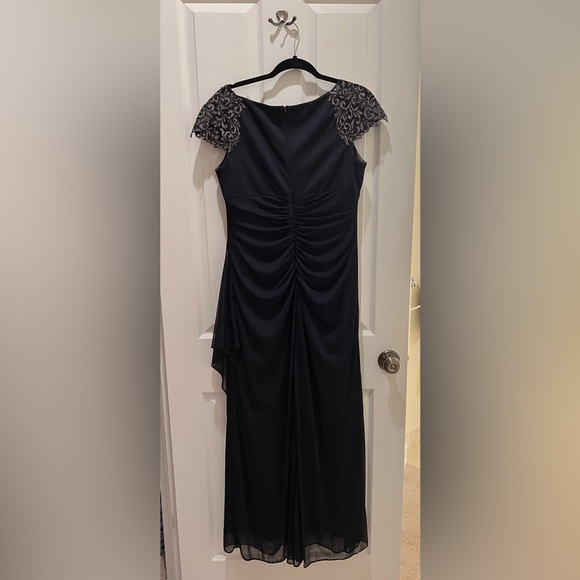 Long evening gown navy blue size 14P - Picture 4 of 14